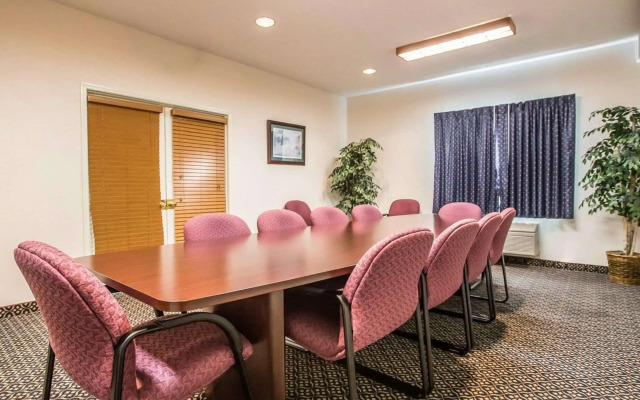 Quality Inn & Suites Dixon near I-88