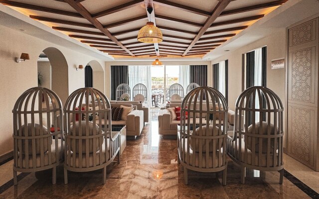 Adella Side Hotel
