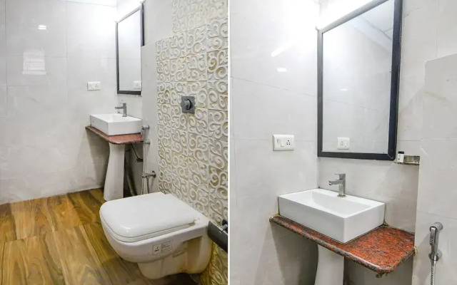 OYO Townhouse 152 Sarat Colony