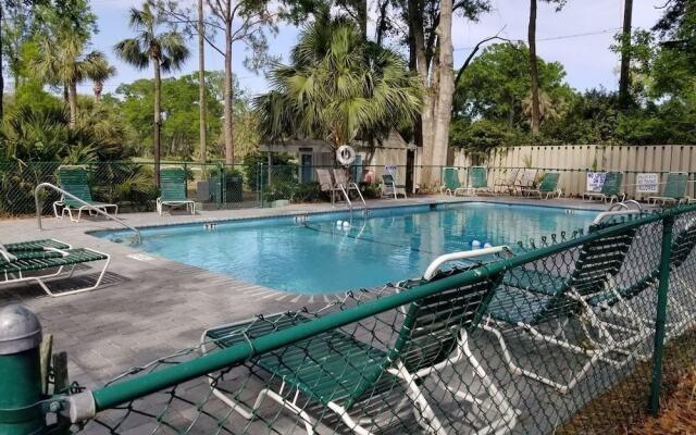 524queen 2 Bedroom Condo