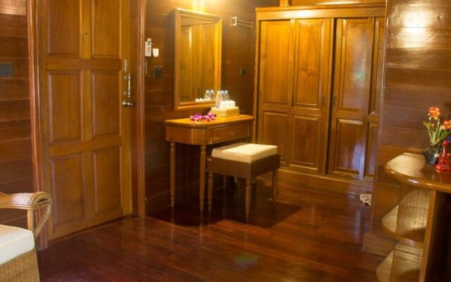 Naithon Beach Resort