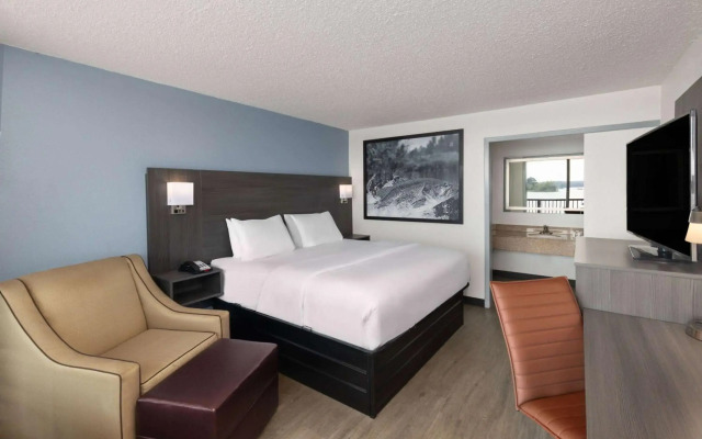 Super 8 by Wyndham Riverside AL