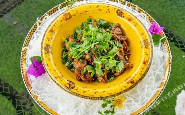 Zhenbaoding Hotel (Leshan Jiaxing Road Food Street Store)