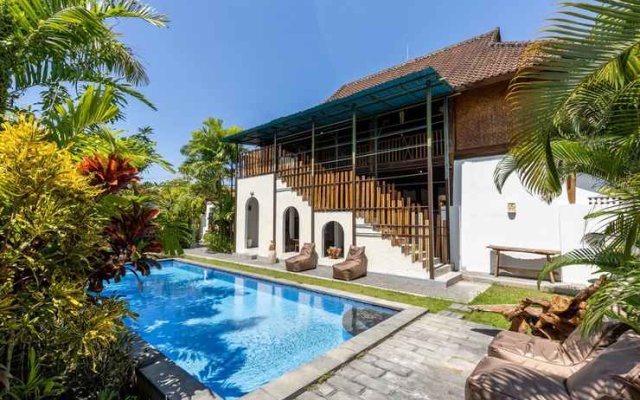 Villa Marco Unique 7BR Villa in Canggu