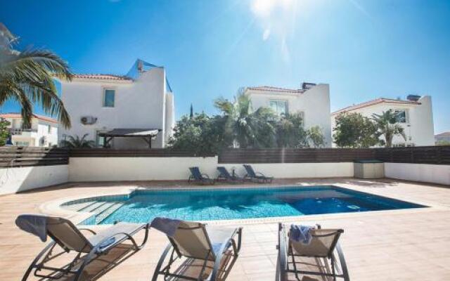 Your Dream Holiday Apartment in Paralimni, Paralimni Apartment 1215