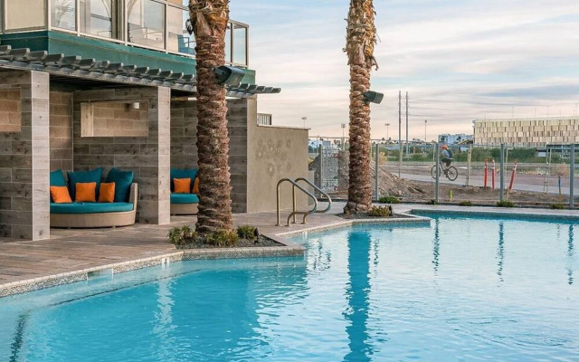 Modern Town Lake Penthouse by Cozysuites