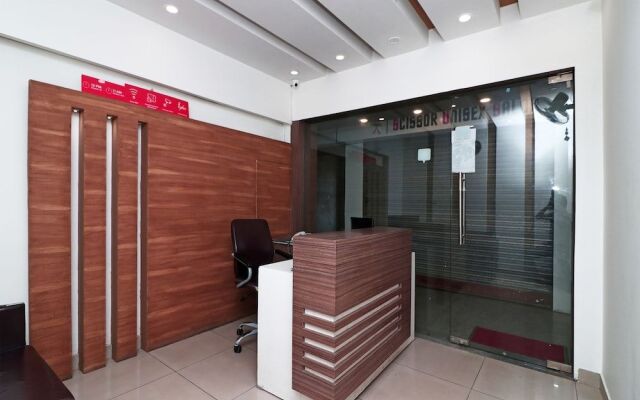 OYO 4477 City Square Hotel
