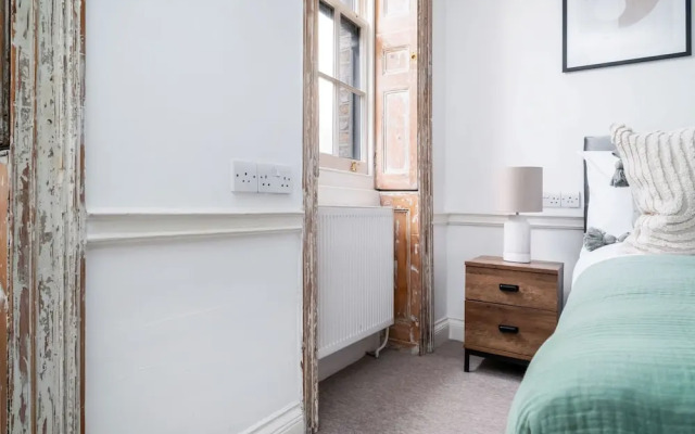 Elegant 2BR 2BA with Patio in Kennington