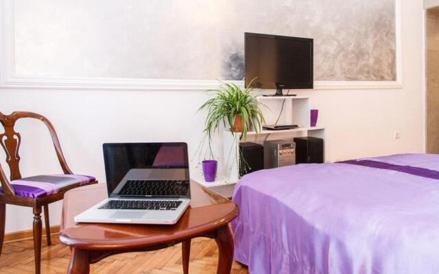 City Center Apartment with Balcony