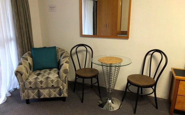 Avaleen Lodge Motor Inn