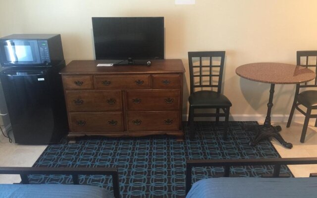 Misquamicut Beach Front Inn