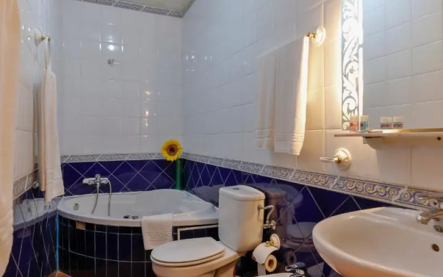 Hotel Las Palmeras by Vivere Stays