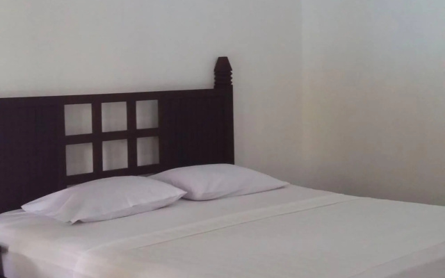 Padang Lovina Sea Side Cottage – Guest Rooms – Singaraja