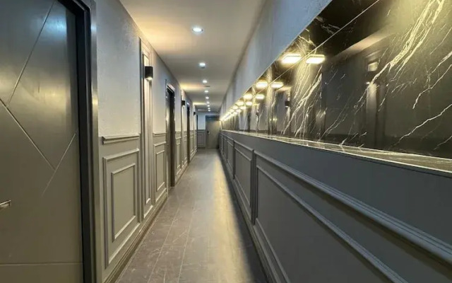 Tri̇o Palace
