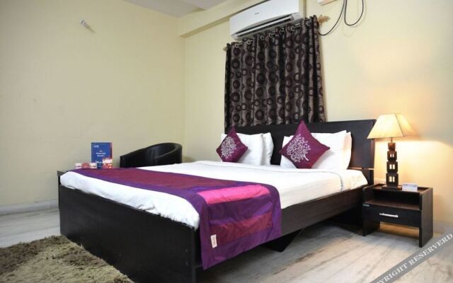 OYO 1749 Apartment Hotel Gayatri Nest