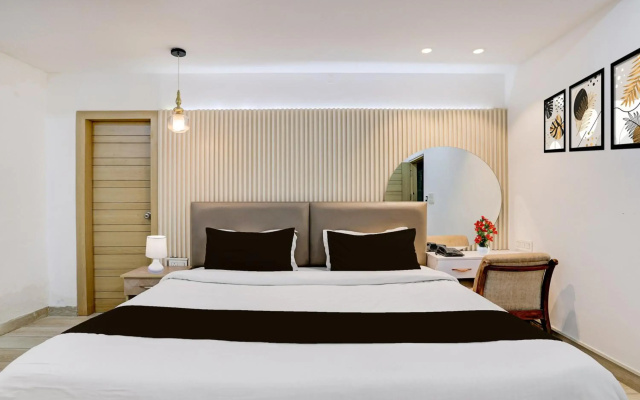 OYO 16736 Hotel Hm Crystal