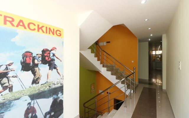 OYO 9848 Hotel Dev Palace