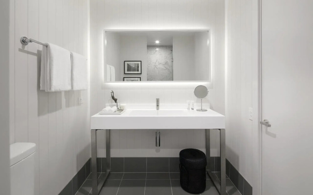Burbury Hotel & Apartments