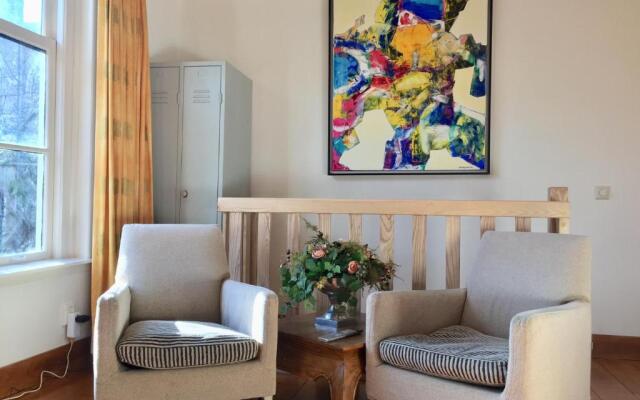 Apple Tree Cottage - discover this charming canal home in our idyllic garden