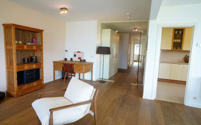 Spacious Apartment With Sea Views