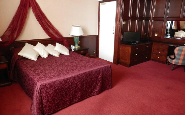 Riviera Hotel