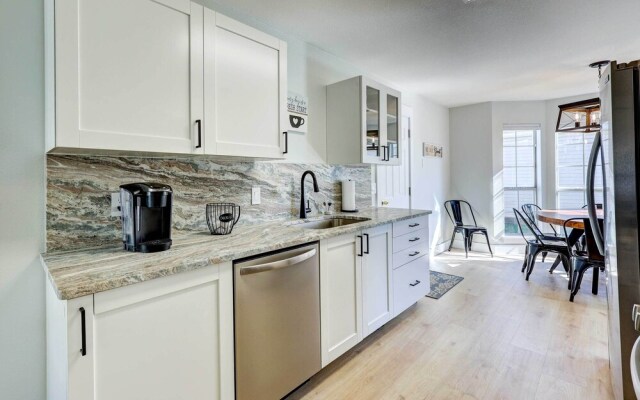 Chic Bentonville Home w/ Patio & Fire Pit!