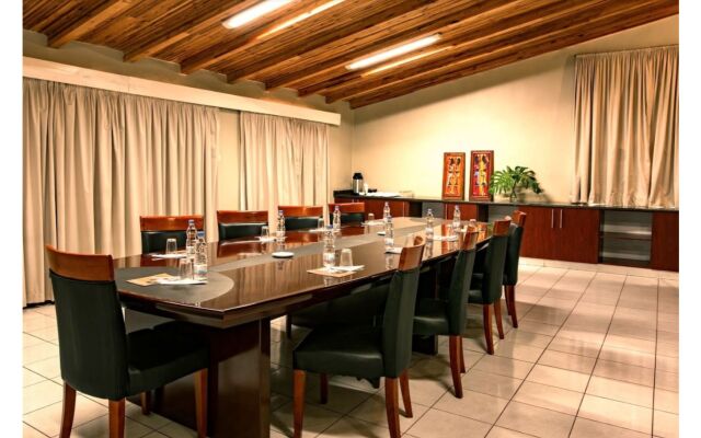 Serendib Suites & Conference Center