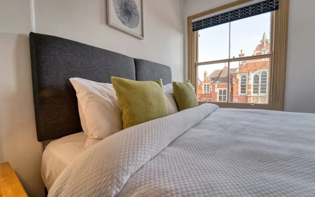 Host Stay Upper Tything Apartment