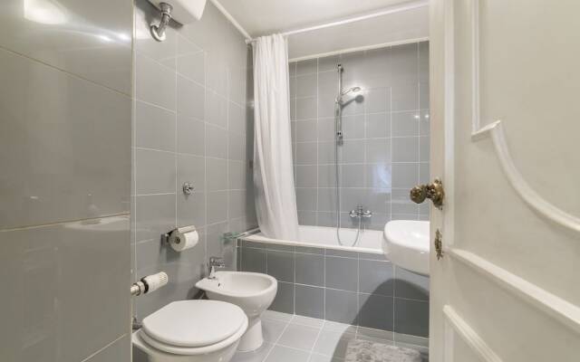 Ara Pacis Elegant Flat