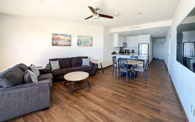 Steps to Sandy Beach Pool Renovated 2BR Condo