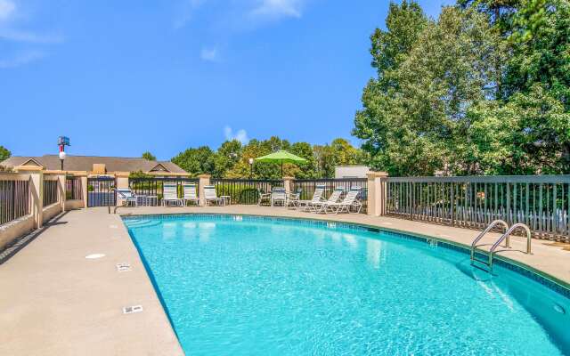 Quality Inn Suwanee I-85