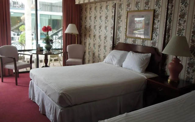 Alamar Resort Inn