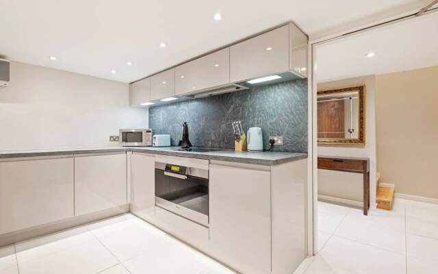 Elegant 3-bed House W/terrace Near Harrods