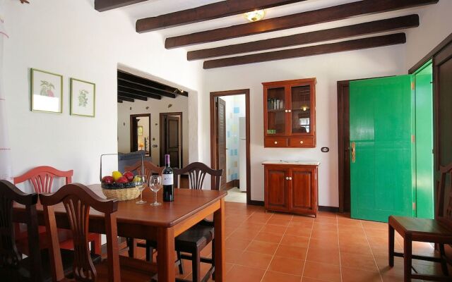 Comfortable Villa in Haría With Swimming Pool