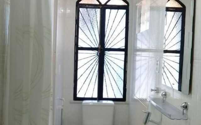 Chez Les Rois Guesthouse