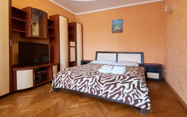 Апартаменты Home-Hotel, ул. Малая Житомирская, 10-2