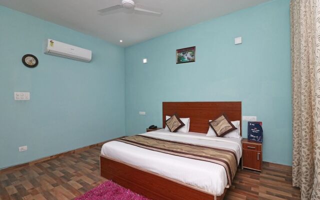 OYO 11520 Galaxy Paradise