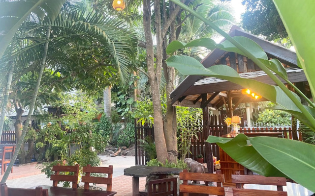 Lao Lu Lodge