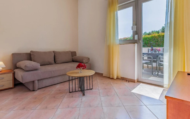 Pretty Apartment in Banjole near Sea Beach & Town Center