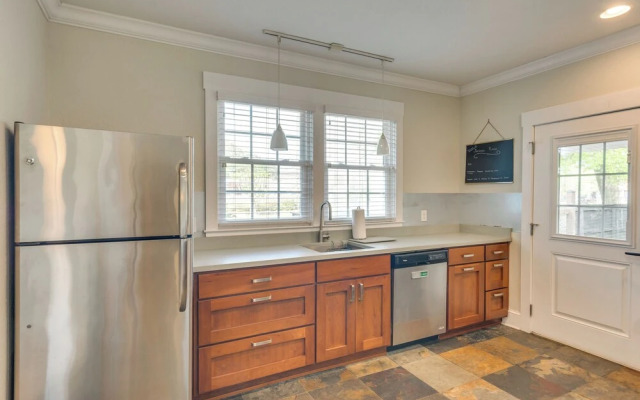 Stay & Play in Pensacola: Apartment Near Dtwn