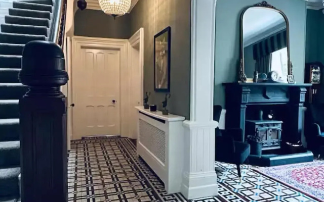 Lodge - Sleeps 18, pet Friendly & Free Parking