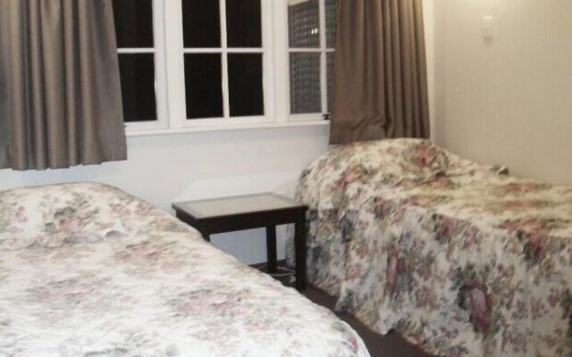 Browns Bay Olive Tree Motel & Apartment