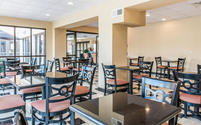 Quality Inn & Suites Mattoon Area