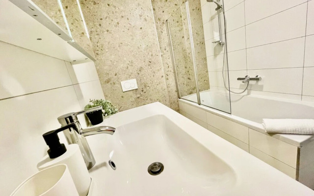 One Lux Stay near Fashion District