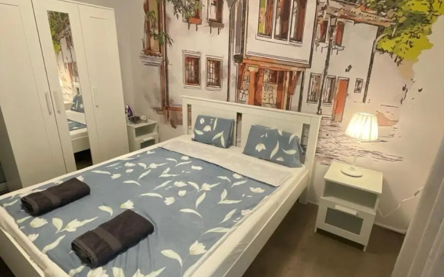 Top Center 2-BR Apartment with lovely Outdoor Area