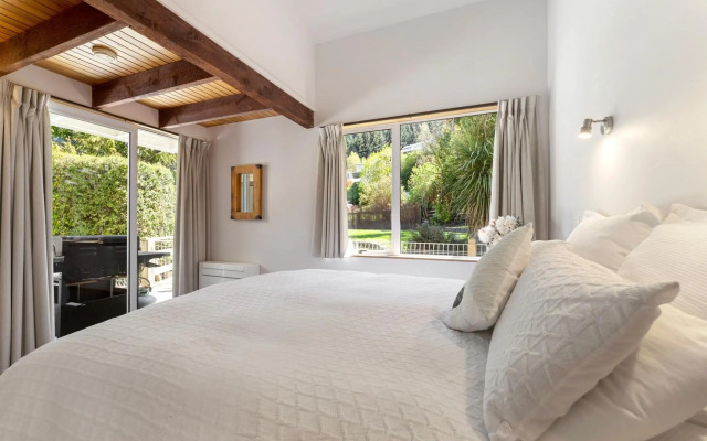 Sunshine Bay Lake Views