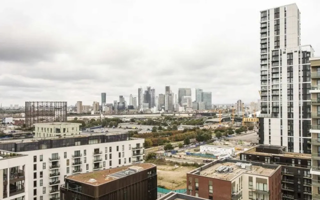 Bright & Modern 2-bed Apt W/balcony in Greenwich