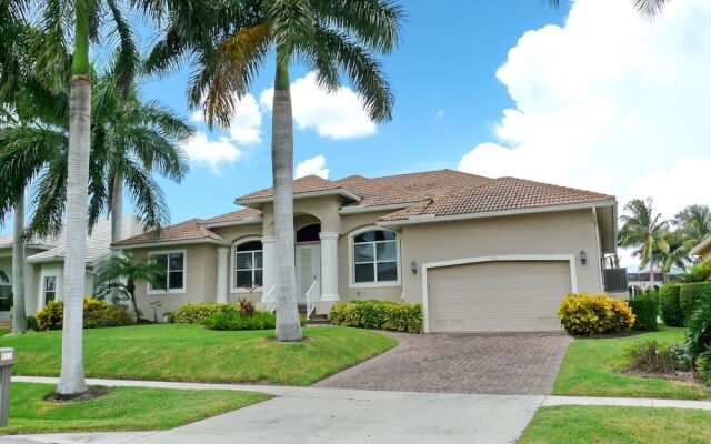 Pet-friendly Waterfront Home Near Beach With Pool