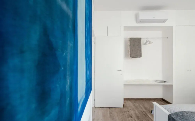 Mark's Gallery Apartment by MyHomeInComo