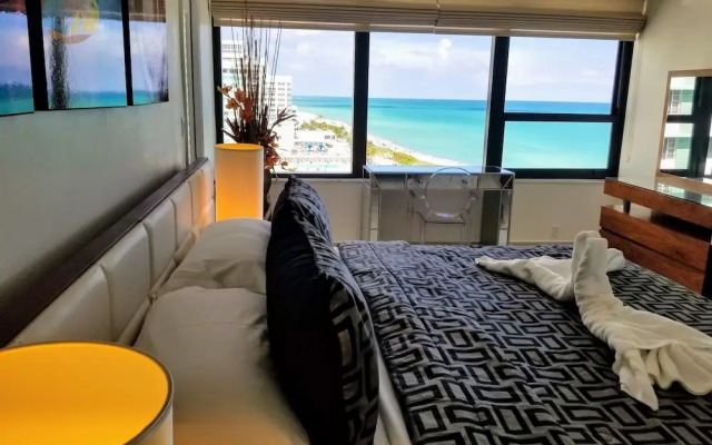 Alexander 1402 2 Bedroom Apts by RedAwning